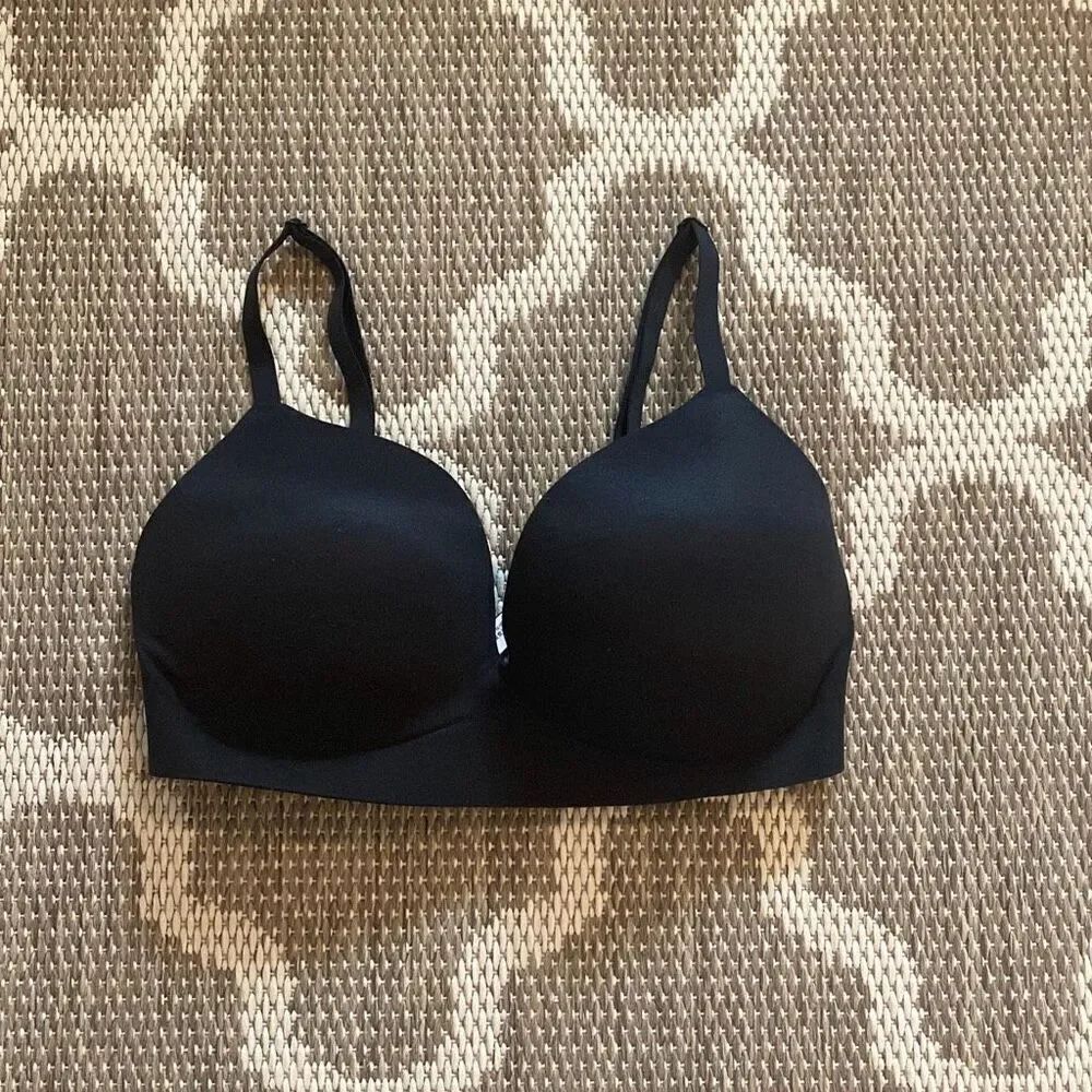 Victoria’s Secret bra size 34DD incredible by Victoria’s Secret padded no wire